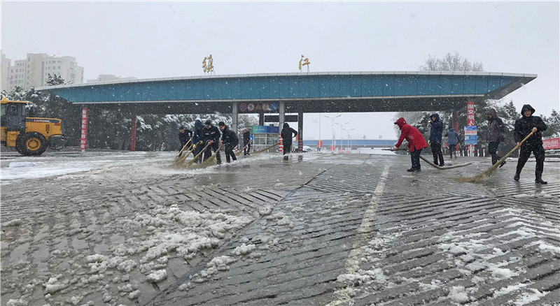 90分钟清扫冲洗确保雪落无痕，镇扬汽渡打通“南北交通“显担当(图2)